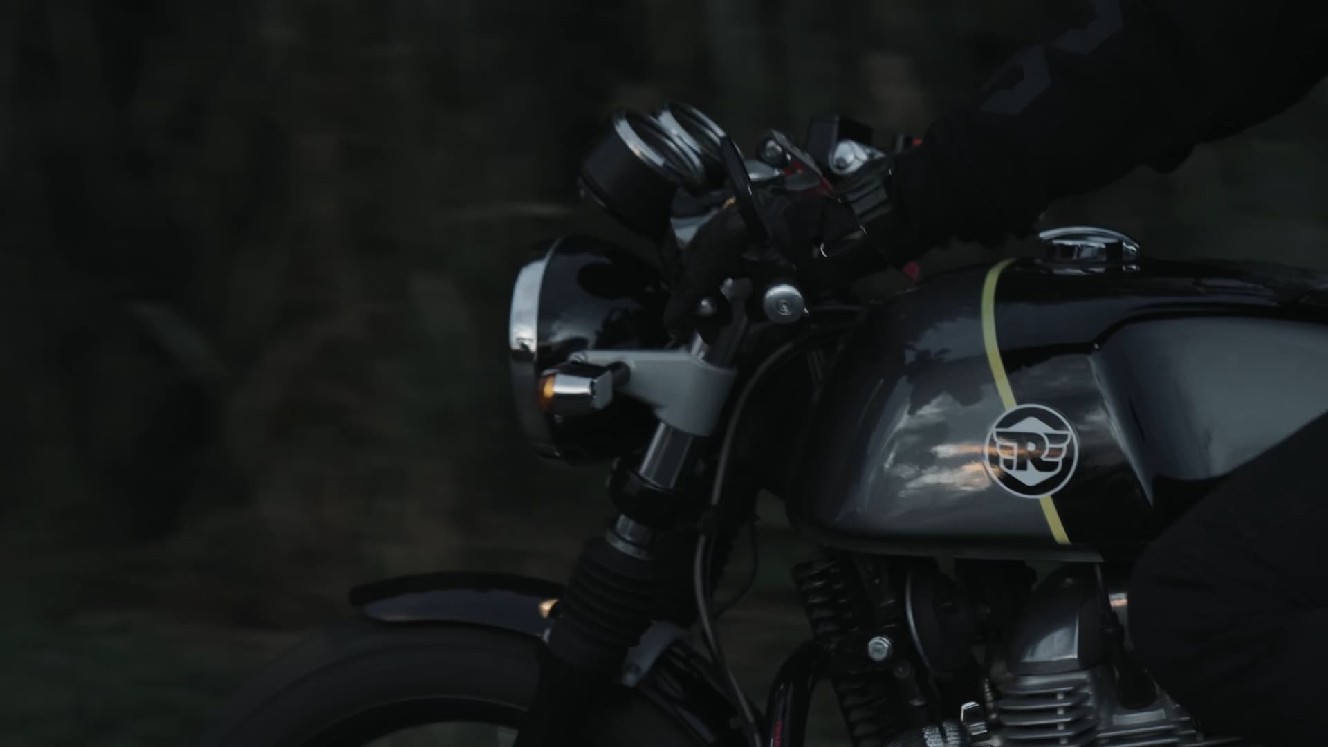Filme para redes sociais — Royal Enfield / Autoral